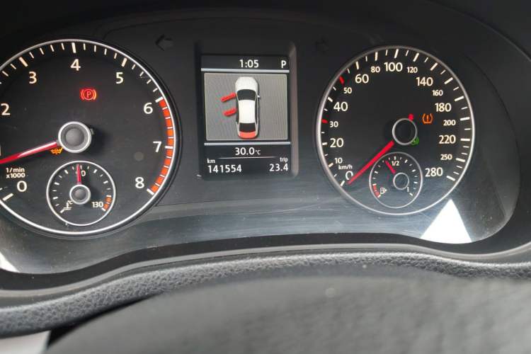 Used Volkswagen Passat 2014 1.8TSI DSG Prestige Navigation Edition Odometer Close Up