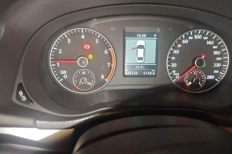 Used Volkswagen Passat 2014 1.8TSI DSG Prestige Edition Odometer Close Up