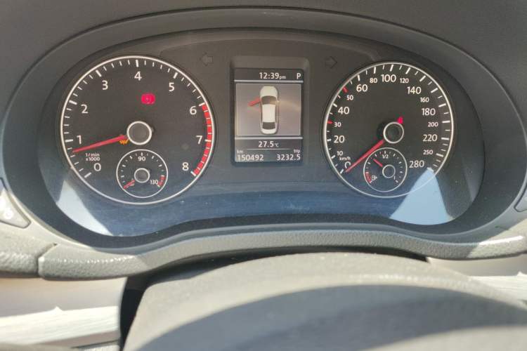 Used Volkswagen Passat 2014 1.8TSI DSG Prestige Navigation Edition Odometer Close Up