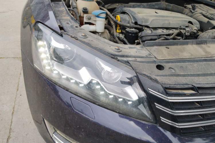 Used Volkswagen Passat 2014 1.8TSI DSG Prestige Navigation Edition Right Front Headlight