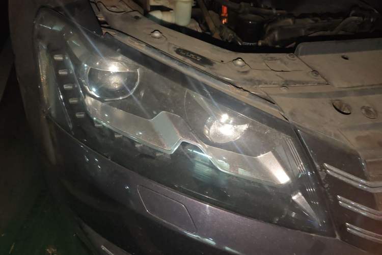 Used Volkswagen Passat 2014 1.8TSI DSG Prestige Edition Right Front Headlight
