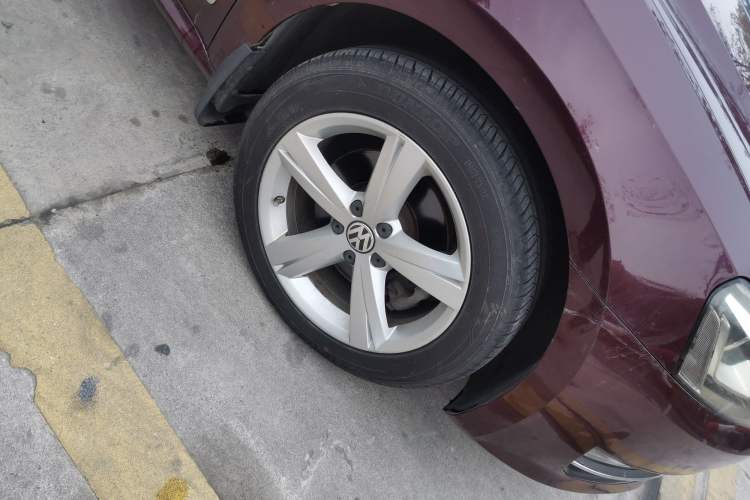 Used Volkswagen Passat 2014 1.8TSI DSG Prestige Edition Right Front Wheel Hub