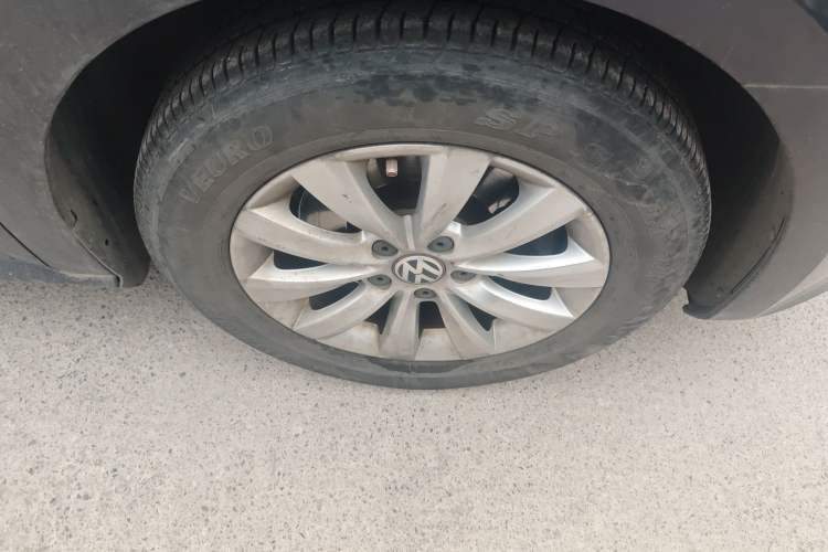 Used Volkswagen Passat 2014 1.8TSI DSG Prestige Edition Right Front Wheel Hub