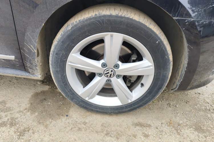 Used Volkswagen Passat 2014 1.8TSI DSG Prestige Edition Right Front Wheel Hub