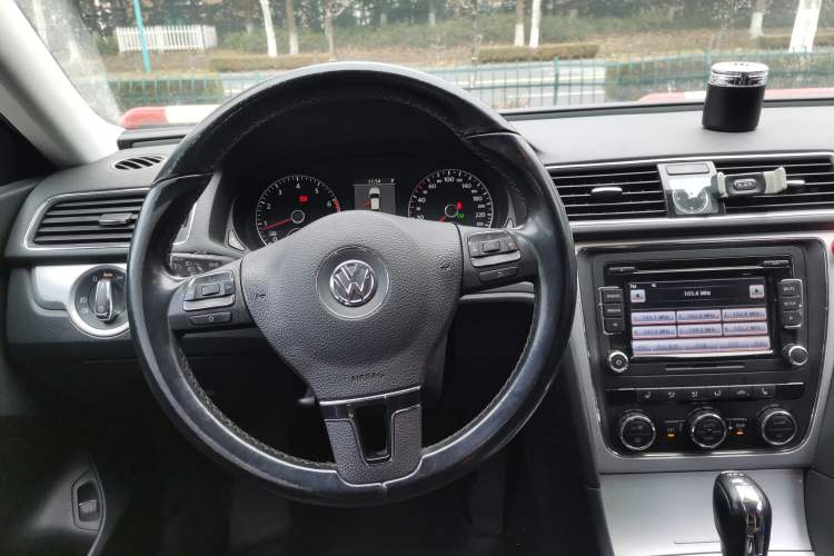 Used Volkswagen Passat 2014 1.8TSI DSG Prestige Edition Steering Wheel