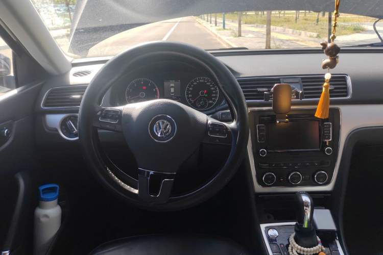 Used Volkswagen Passat 2014 1.8TSI DSG Prestige Navigation Edition Steering Wheel