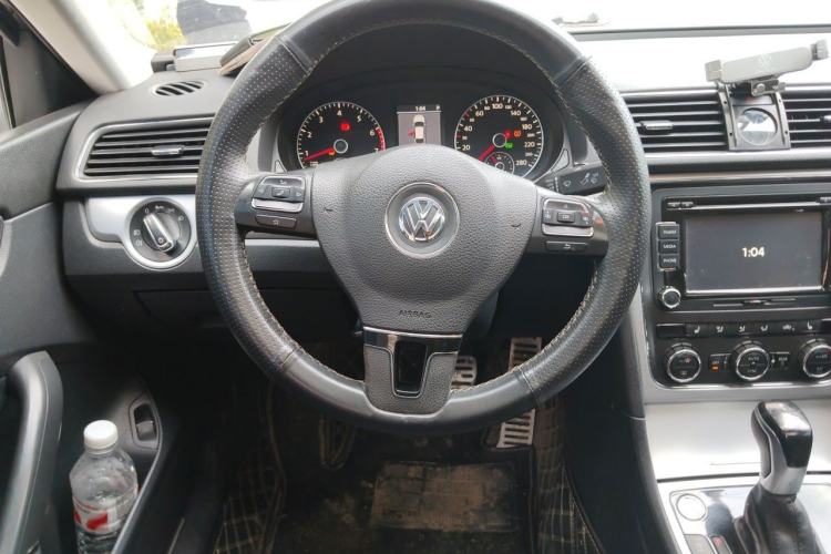 Used Volkswagen Passat 2014 1.8TSI DSG Prestige Navigation Edition Steering Wheel