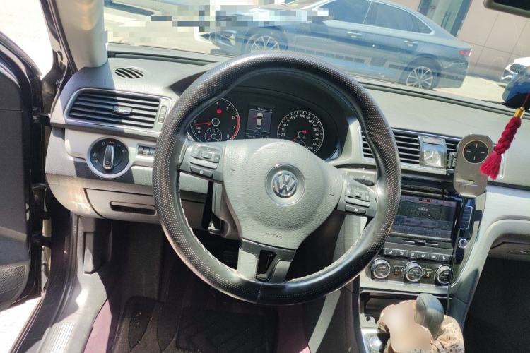 Used Volkswagen Passat 2014 1.8TSI DSG Prestige Navigation Edition Steering Wheel