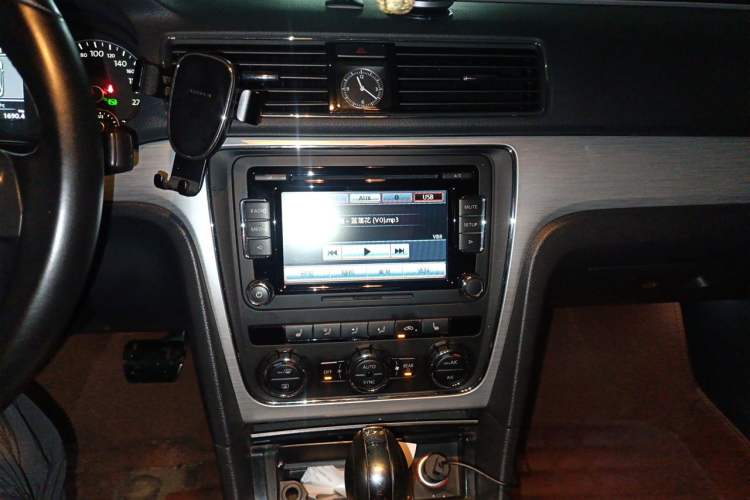 Used Volkswagen Passat 2014 2.0 TSI DSG Prestige Edition Audio And AC Panel