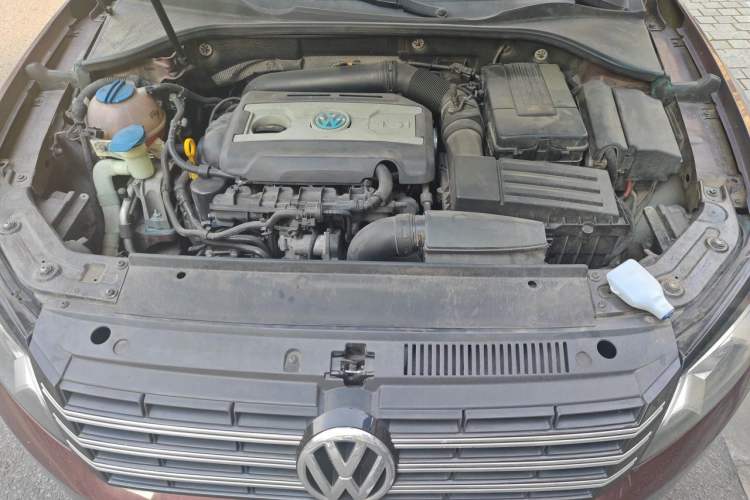 Used Volkswagen Passat 2014 1.8TSI DSG Prestige Navigation Edition Engine Bay