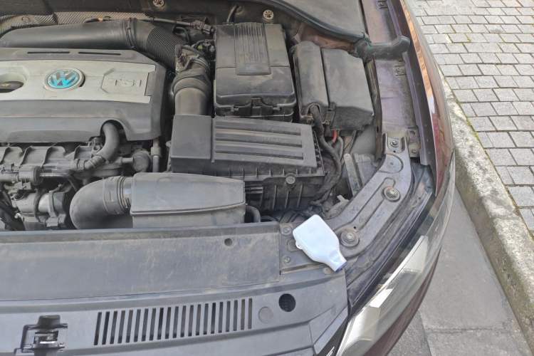 Used Volkswagen Passat 2014 1.8TSI DSG Prestige Navigation Edition Engine Bay Left