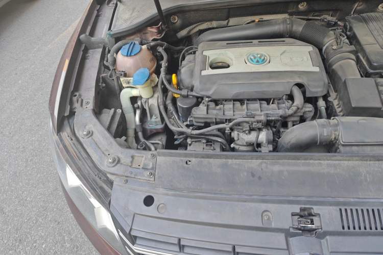Used Volkswagen Passat 2014 1.8TSI DSG Prestige Navigation Edition Engine Bay Right