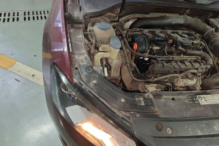 Used Volkswagen Passat 2014 1.8TSI DSG Prestige Edition Engine Bay Right