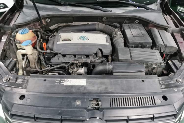 Used Volkswagen Passat 2014 1.8TSI DSG Prestige Edition Engine Bay