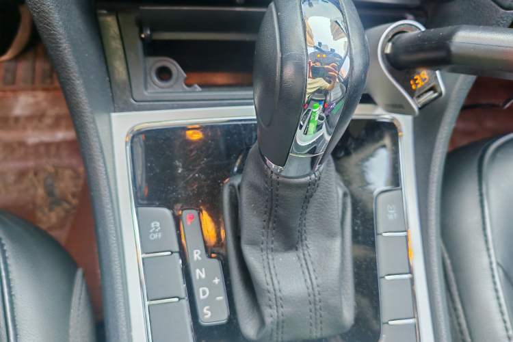Used Volkswagen Passat 2014 1.8TSI DSG Prestige Navigation Edition Gear Lever
