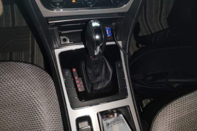 Used Volkswagen Passat 2014 1.8TSI DSG Prestige Edition Gear Lever
