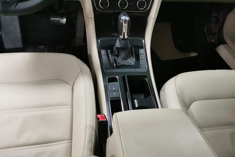 Used Volkswagen Passat 2014 1.8TSI DSG Prestige Edition Gear Lever