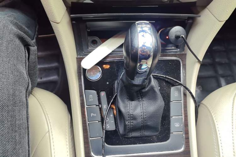 Used Volkswagen Passat 2014 1.8TSI DSG Prestige Edition Gear Lever