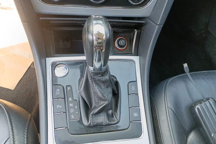 Used Volkswagen Passat 2014 1.8TSI DSG Prestige Edition Gear Lever
