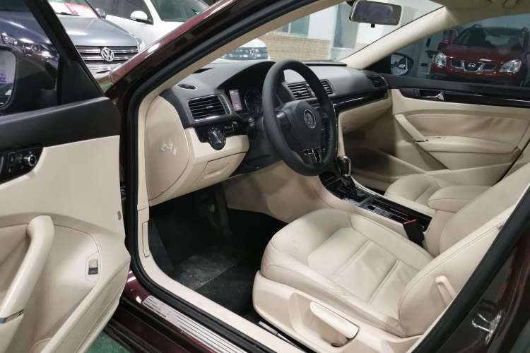 Used Volkswagen Passat 2014 1.8TSI DSG Prestige Edition Interior 3