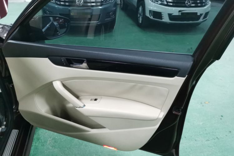 Used Volkswagen Passat 2014 1.8TSI DSG Prestige Edition Interior 5