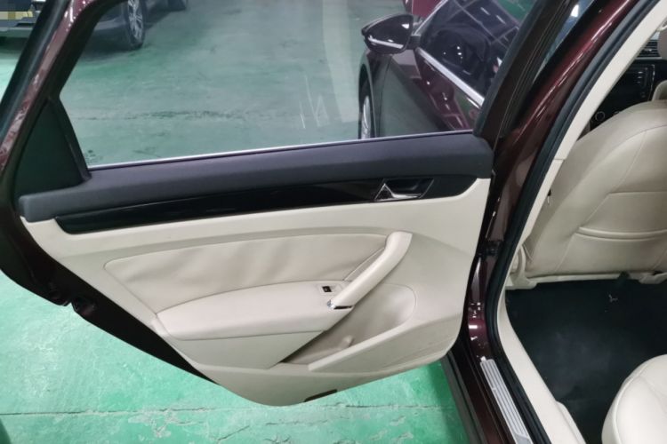 Used Volkswagen Passat 2014 1.8TSI DSG Prestige Edition Interior 8
