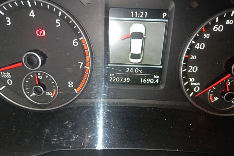 Used Volkswagen Passat 2014 2.0 TSI DSG Prestige Edition Odometer Close Up