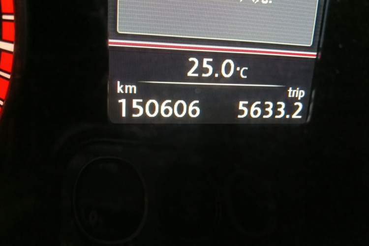 Used Volkswagen Passat 2014 1.8TSI DSG Prestige Edition Odometer Close Up