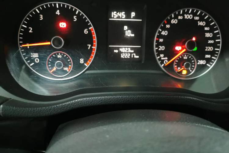 Used Volkswagen Passat 2014 1.8TSI DSG Prestige Edition Odometer Close Up