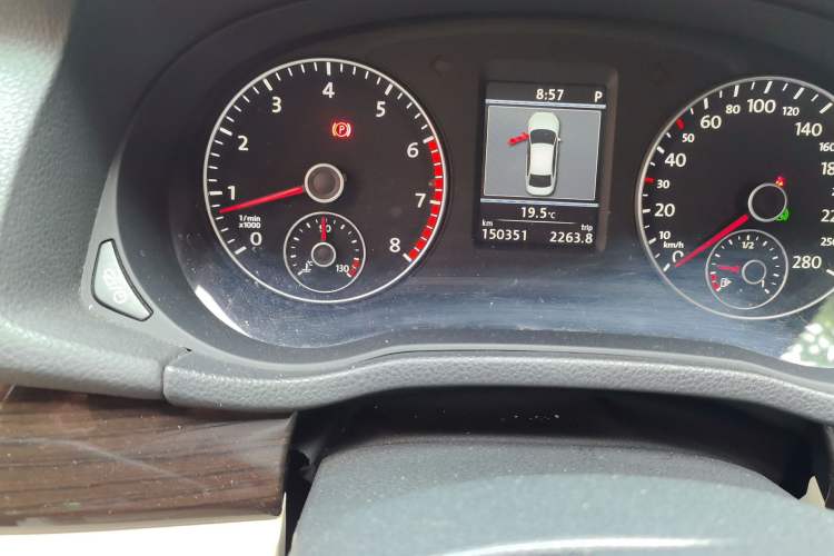 Used Volkswagen Passat 2014 1.8TSI DSG Prestige Edition Odometer Close Up