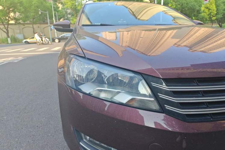 Used Volkswagen Passat 2014 1.8TSI DSG Prestige Navigation Edition Right Front Headlight