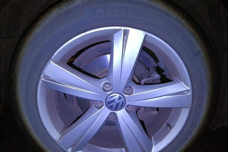 Used Volkswagen Passat 2014 1.8TSI DSG Prestige Edition Right Front Wheel Hub