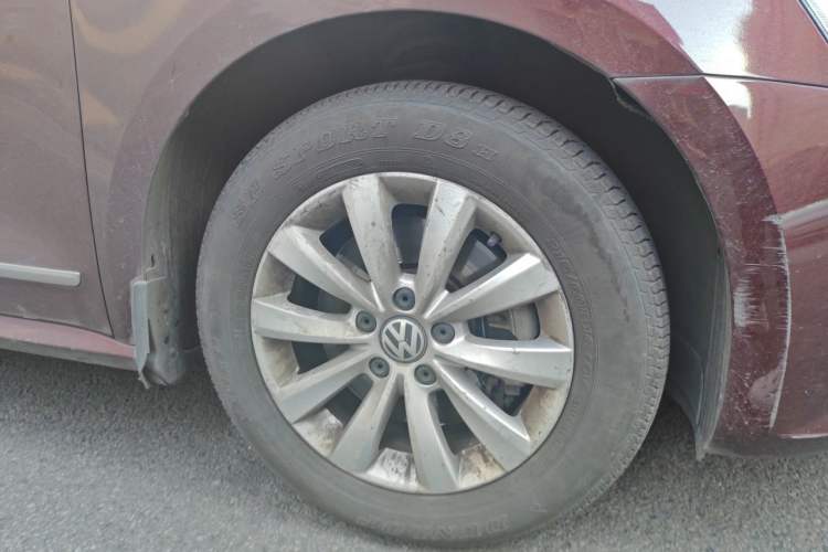 Used Volkswagen Passat 2014 1.8TSI DSG Prestige Navigation Edition Right Front Wheel Hub