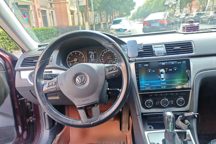 Used Volkswagen Passat 2014 1.8TSI DSG Prestige Navigation Edition Steering Wheel