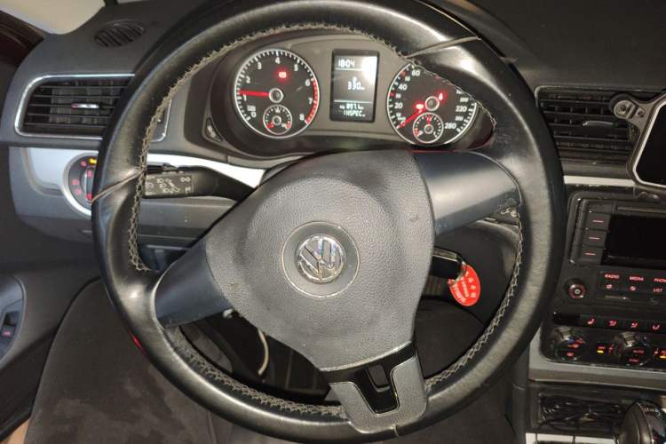 Used Volkswagen Passat 2014 1.8TSI DSG Prestige Edition Steering Wheel
