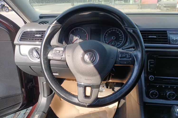 Used Volkswagen Passat 2014 1.8TSI DSG Prestige Edition Steering Wheel
