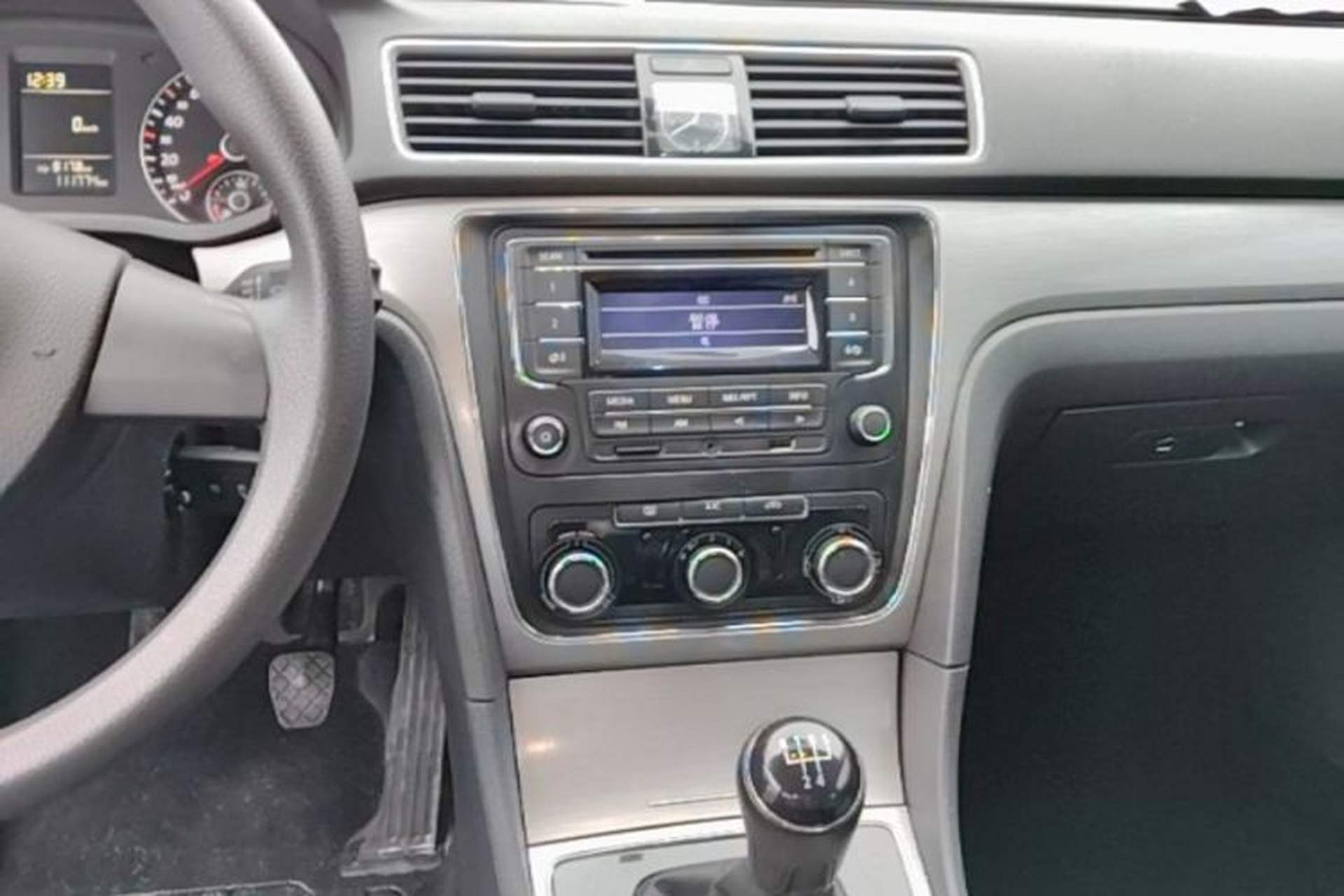 Used Volkswagen Passat 2014 1.4TSI Manual Luxury Edition Audio And AC Panel