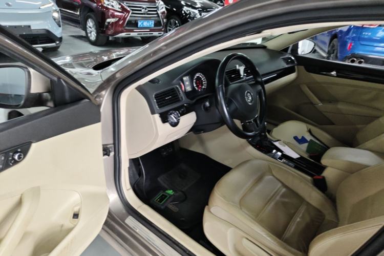 Used Volkswagen Passat 2014 1.8TSI Automatic Prestige Edition Driver Seat