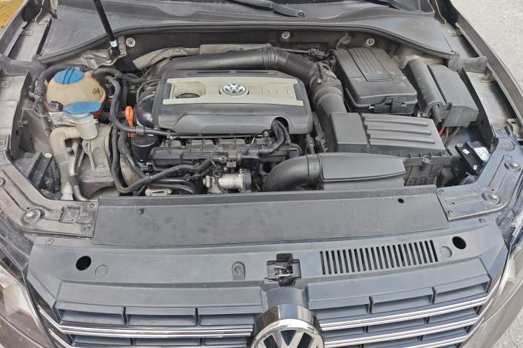 Used Volkswagen Passat 2014 1.8TSI DSG Prestige Edition Engine Bay
