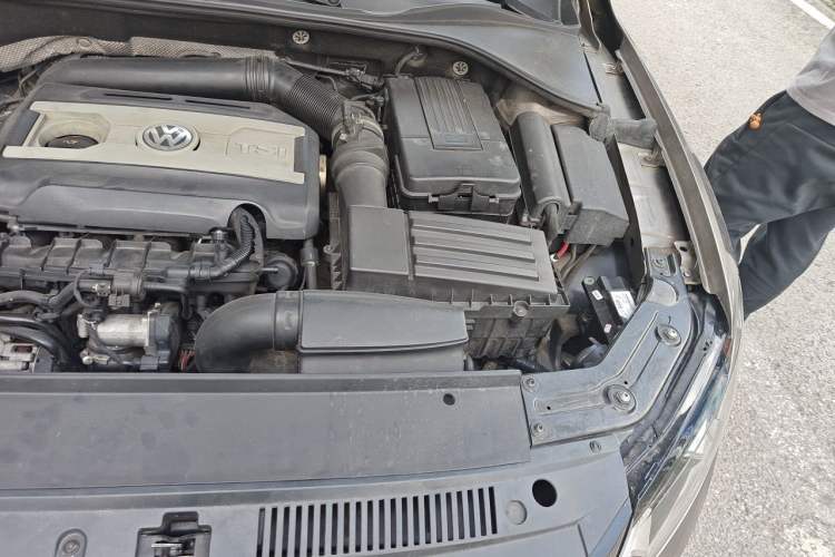 Used Volkswagen Passat 2014 1.8TSI DSG Prestige Edition Engine Bay Left