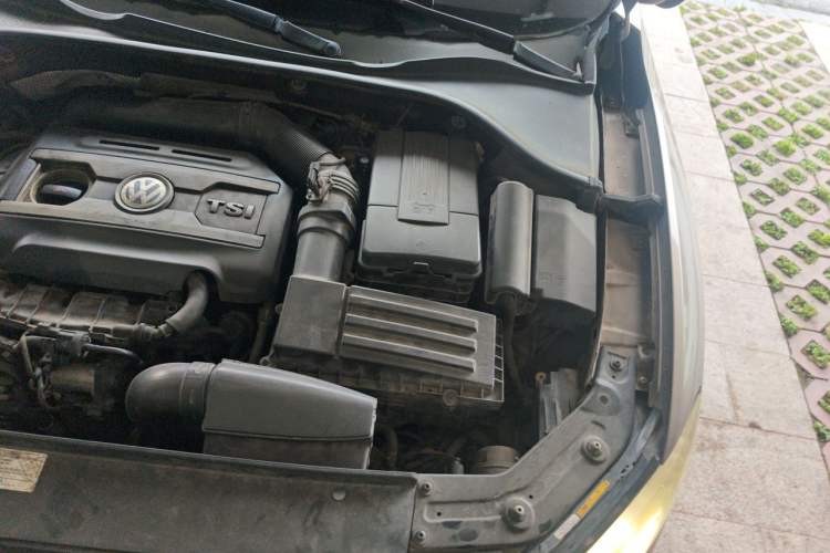 Used Volkswagen Passat 2014 1.8TSI DSG Prestige Edition Engine Bay Left