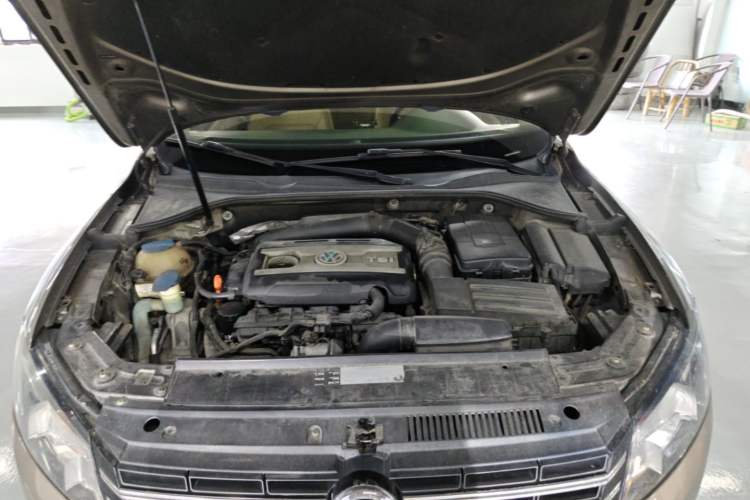 Used Volkswagen Passat 2014 1.8TSI Automatic Prestige Edition Engine Bay