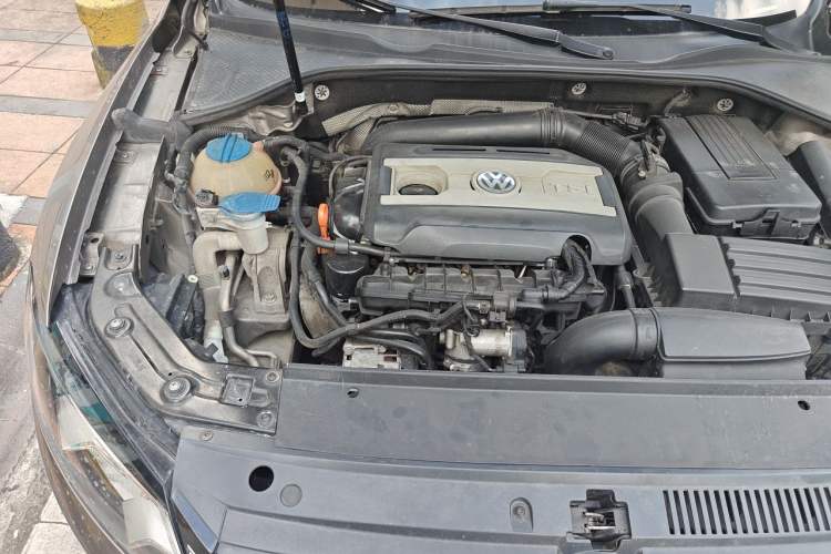 Used Volkswagen Passat 2014 1.8TSI DSG Prestige Edition Engine Bay Right