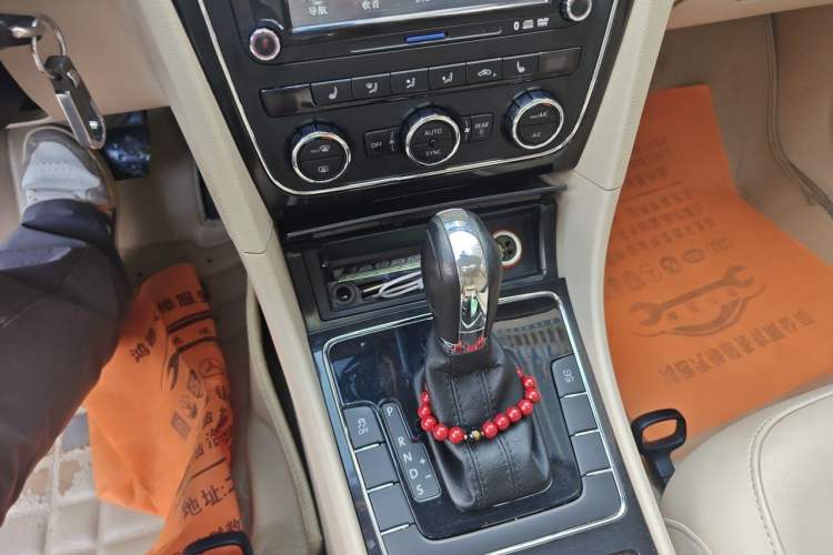 Used Volkswagen Passat 2014 1.8TSI DSG Prestige Edition Gear Lever