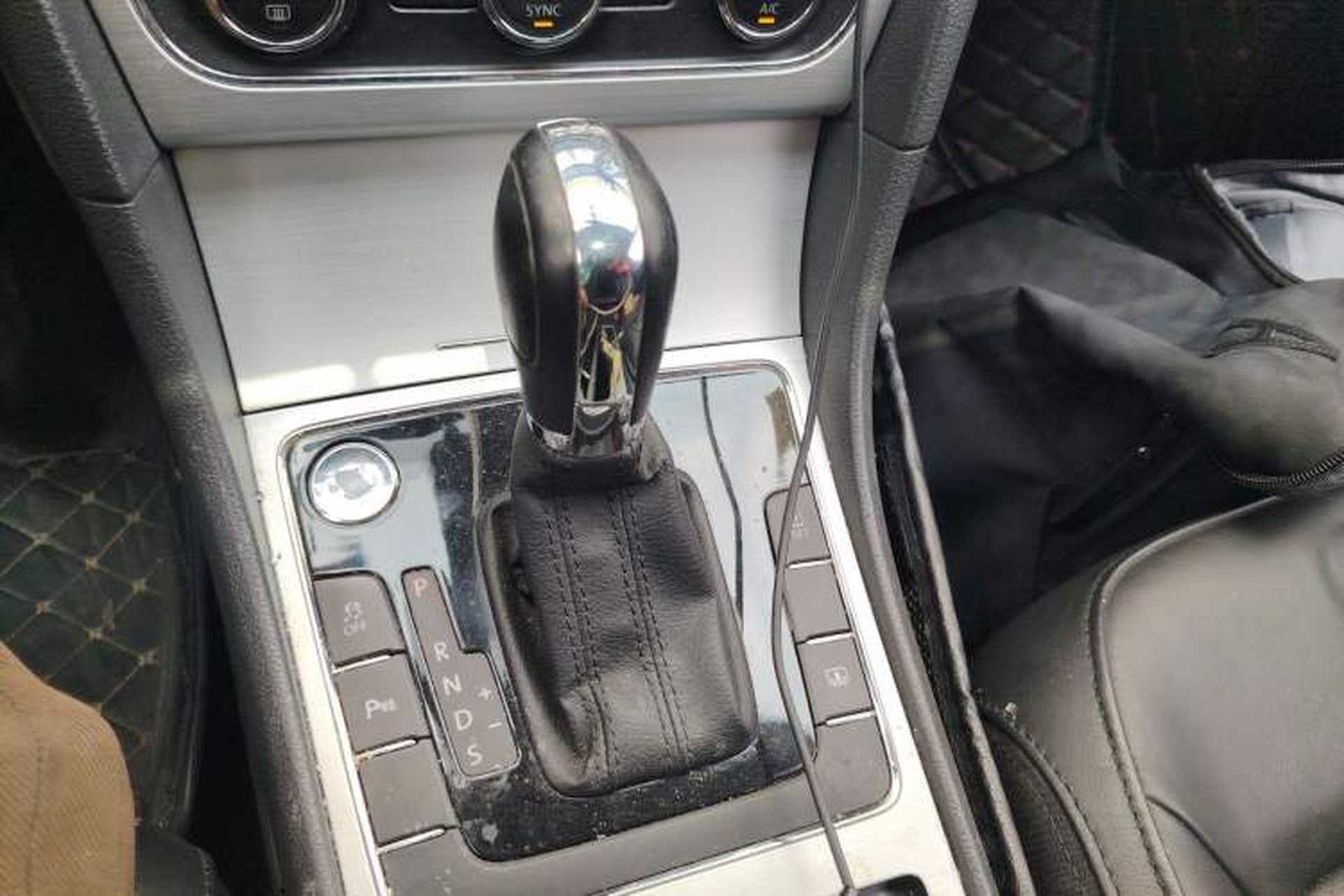 Used Volkswagen Passat 2014 1.8TSI DSG Prestige Navigation Edition Gear Lever