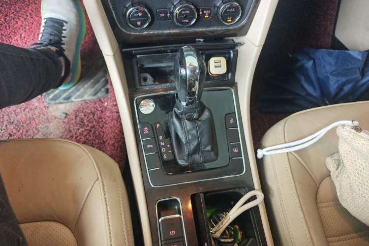 Used Volkswagen Passat 2014 1.8TSI DSG Prestige Edition Gear Lever