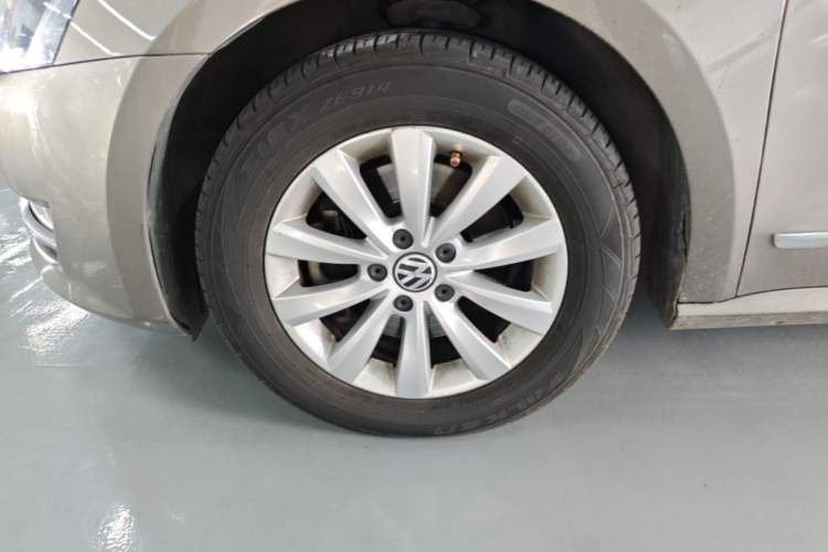 Used Volkswagen Passat 2014 1.8TSI Automatic Prestige Edition Left Front Wheel Hub