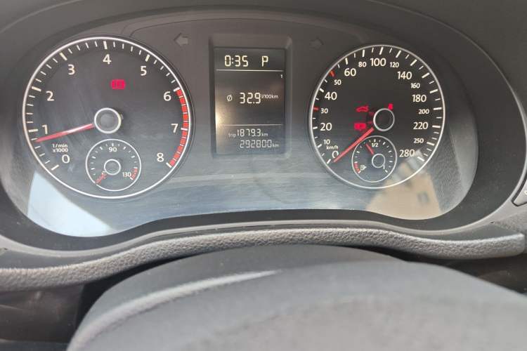 Used Volkswagen Passat 2014 1.8TSI DSG Prestige Edition Odometer Close Up
