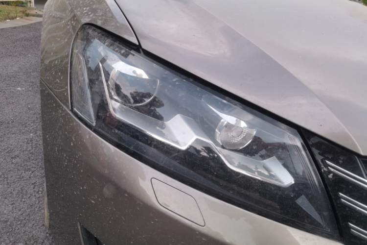 Used Volkswagen Passat 2014 1.8TSI DSG Prestige Edition Right Front Headlight