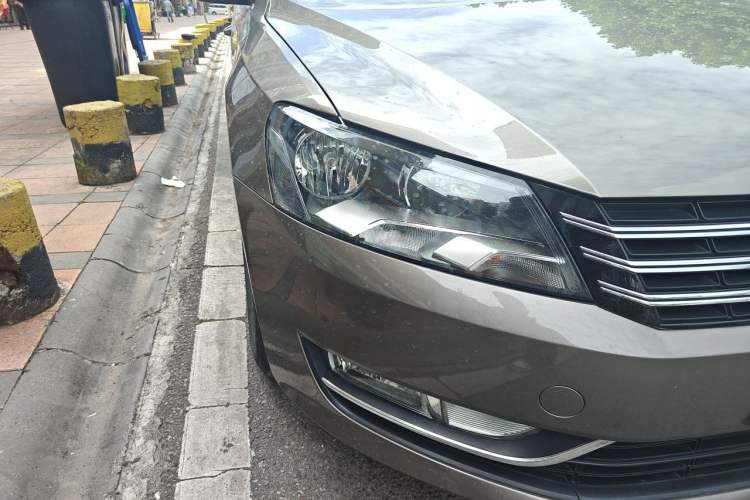 Used Volkswagen Passat 2014 1.8TSI DSG Prestige Edition Right Front Headlight